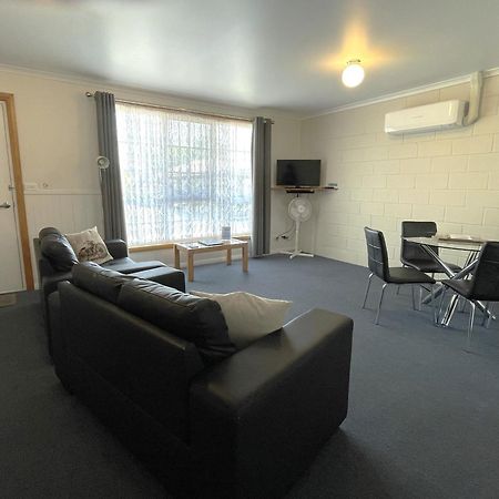 Castaway Holiday Apartments Strahan Exterior photo