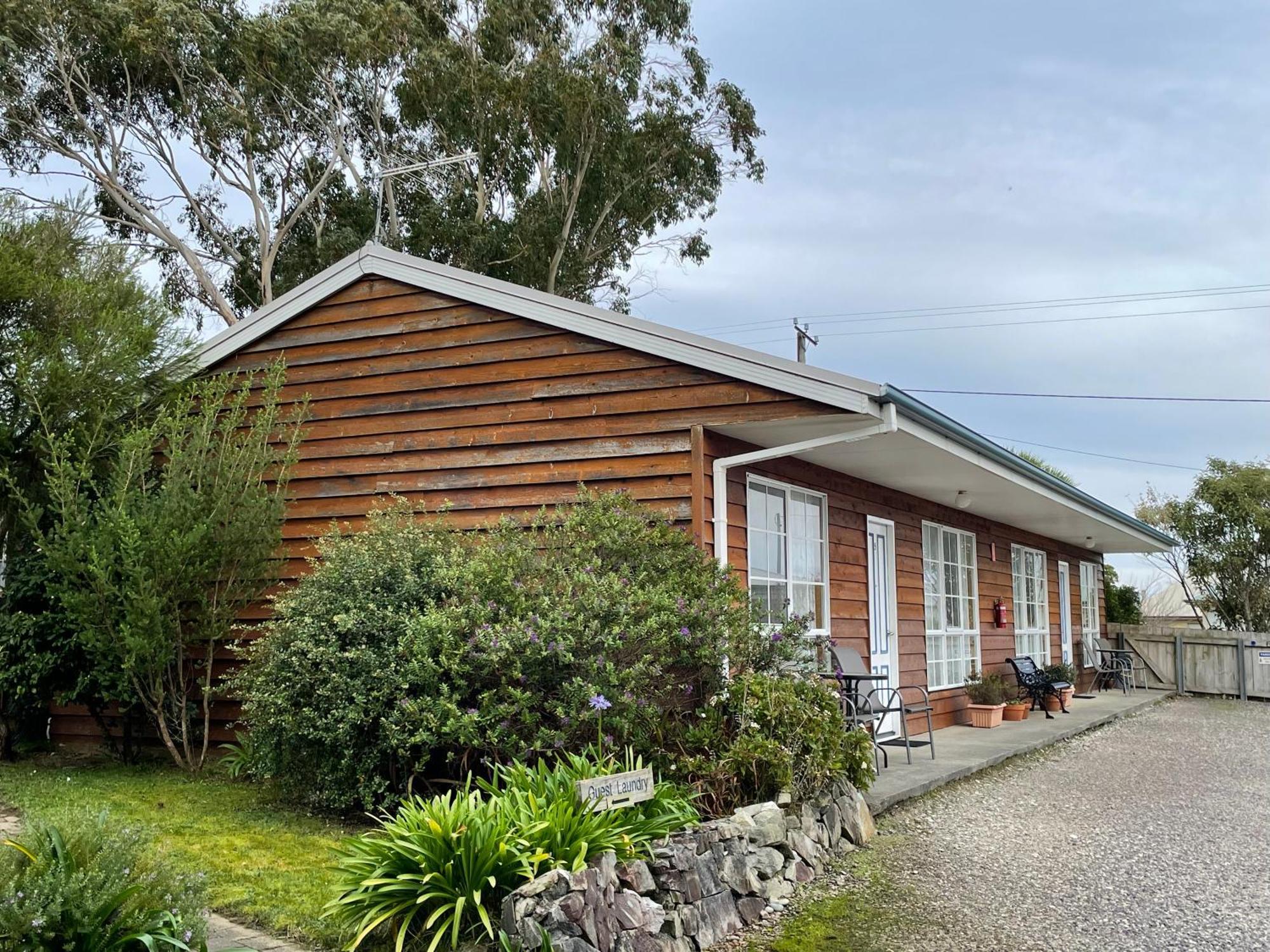 Castaway Holiday Apartments Strahan Exterior photo
