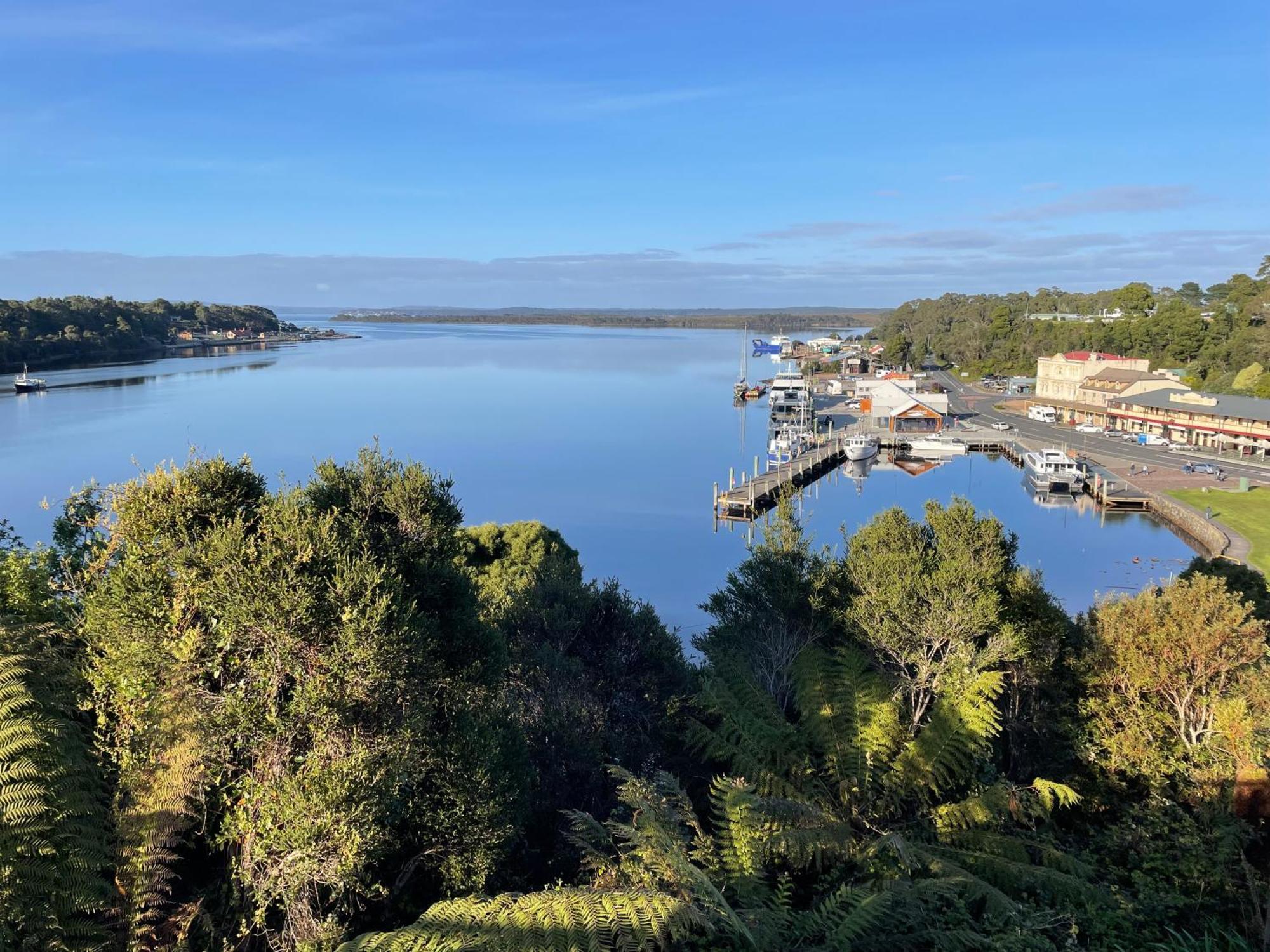 Castaway Holiday Apartments Strahan Exterior photo