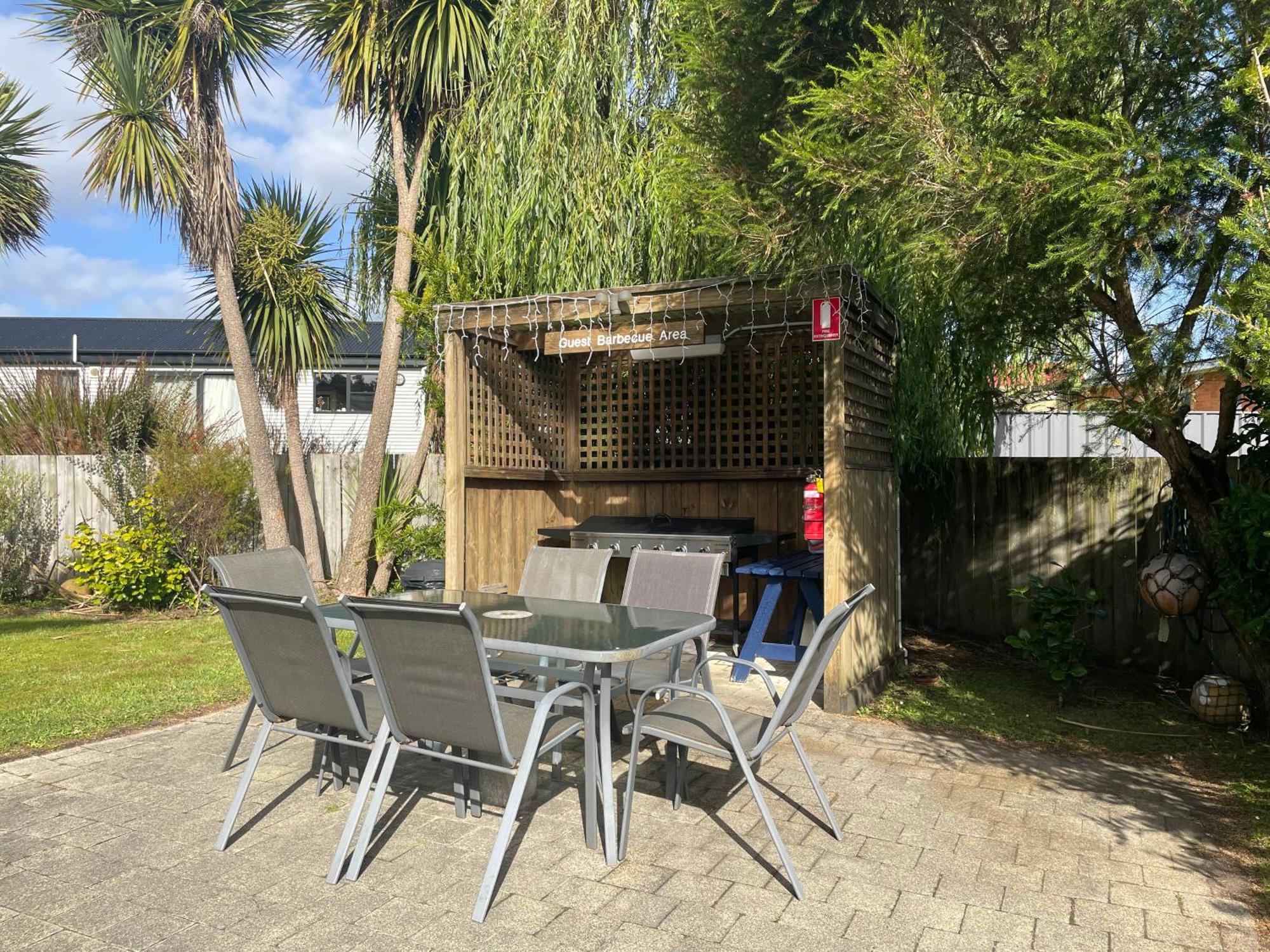 Castaway Holiday Apartments Strahan Exterior photo