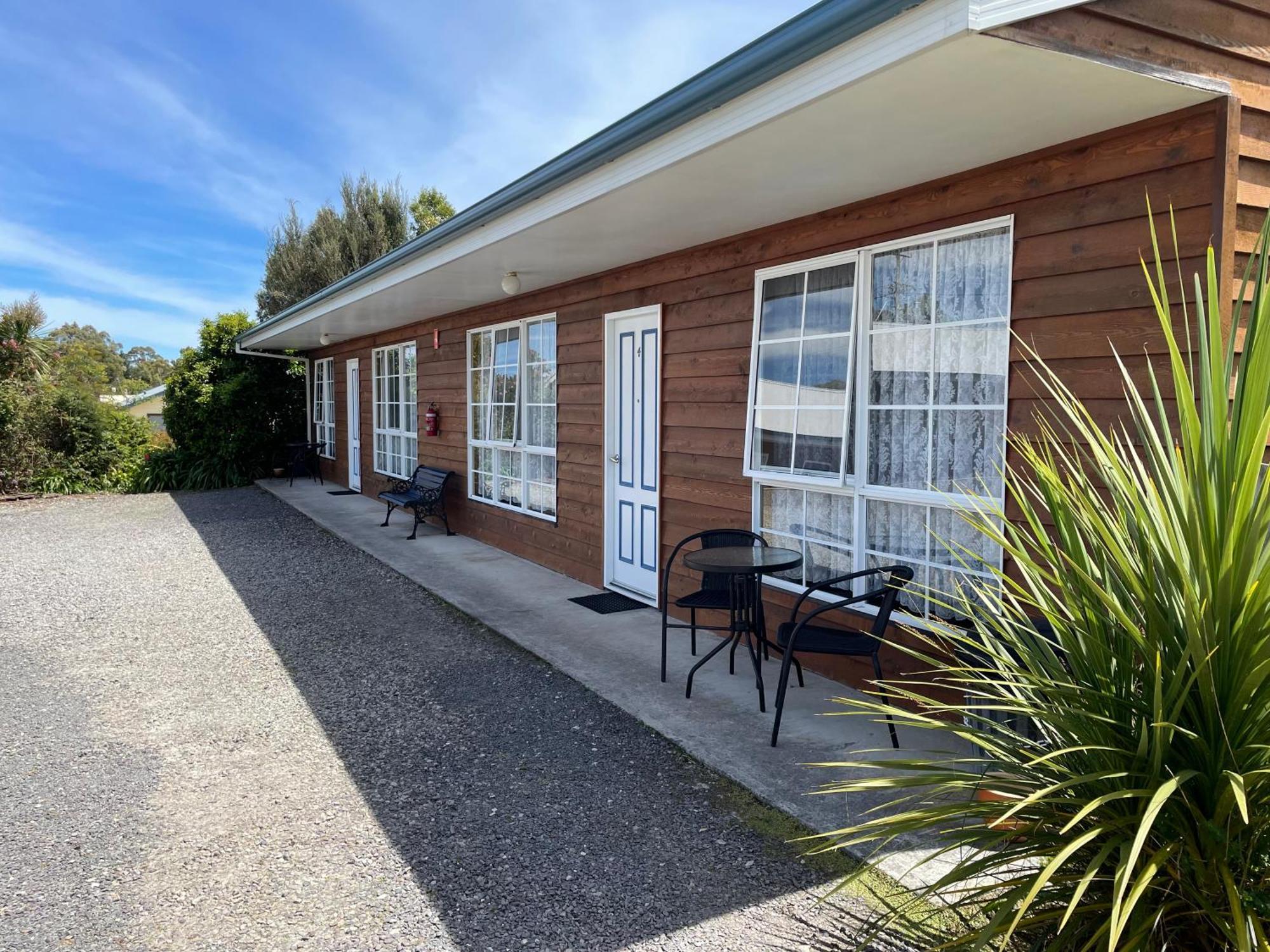 Castaway Holiday Apartments Strahan Exterior photo