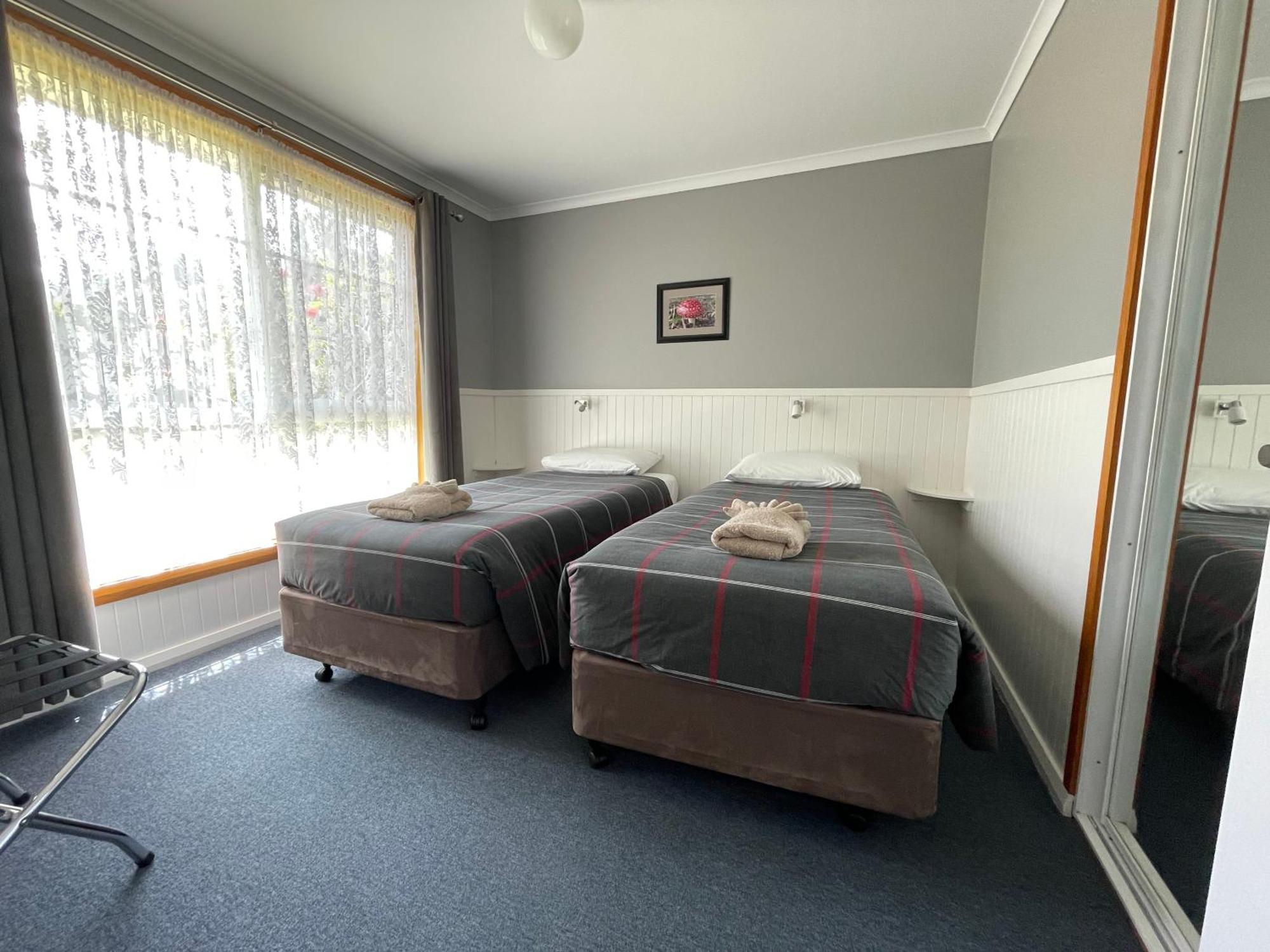 Castaway Holiday Apartments Strahan Exterior photo