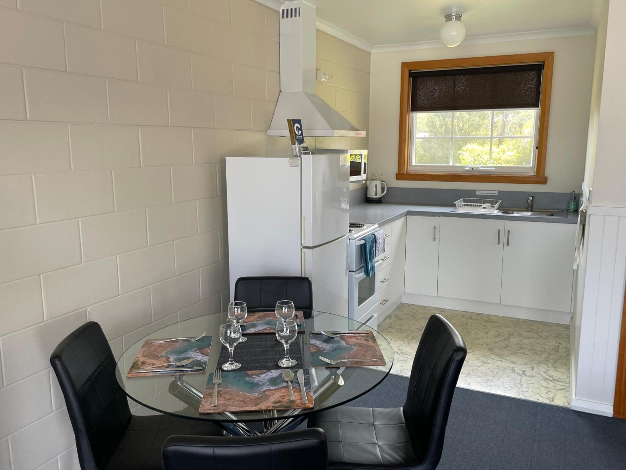 Castaway Holiday Apartments Strahan Exterior photo