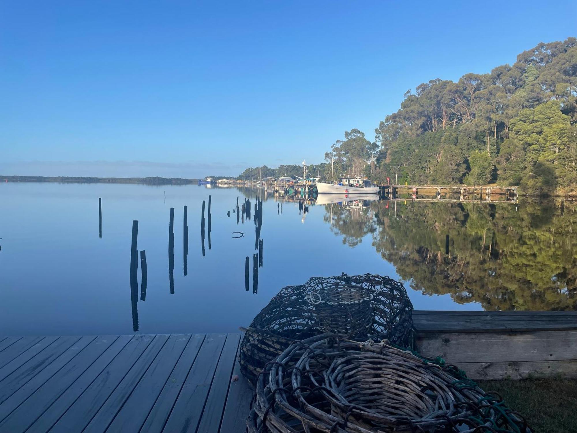 Castaway Holiday Apartments Strahan Exterior photo