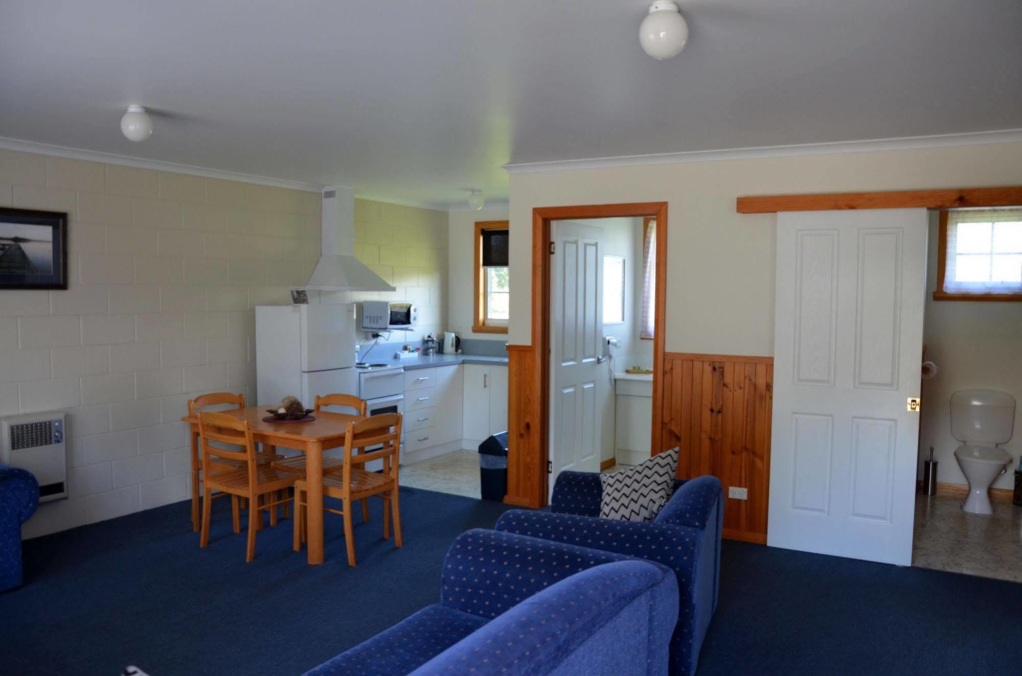 Castaway Holiday Apartments Strahan Exterior photo