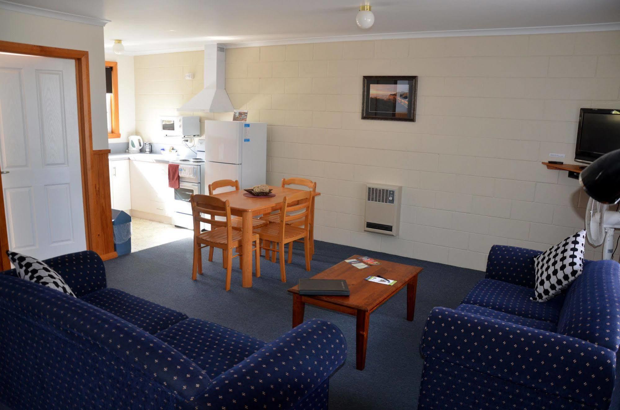 Castaway Holiday Apartments Strahan Exterior photo