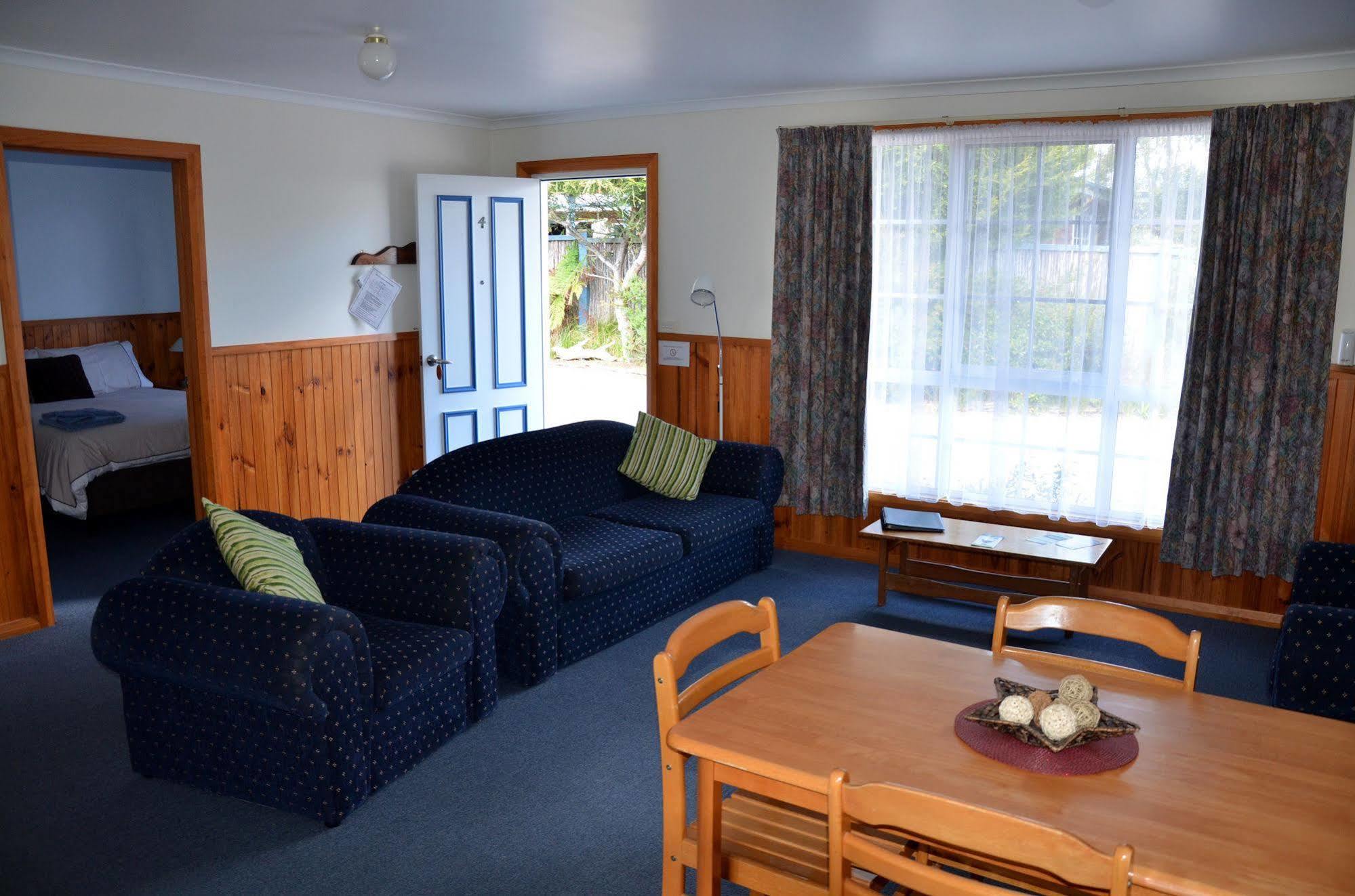 Castaway Holiday Apartments Strahan Exterior photo