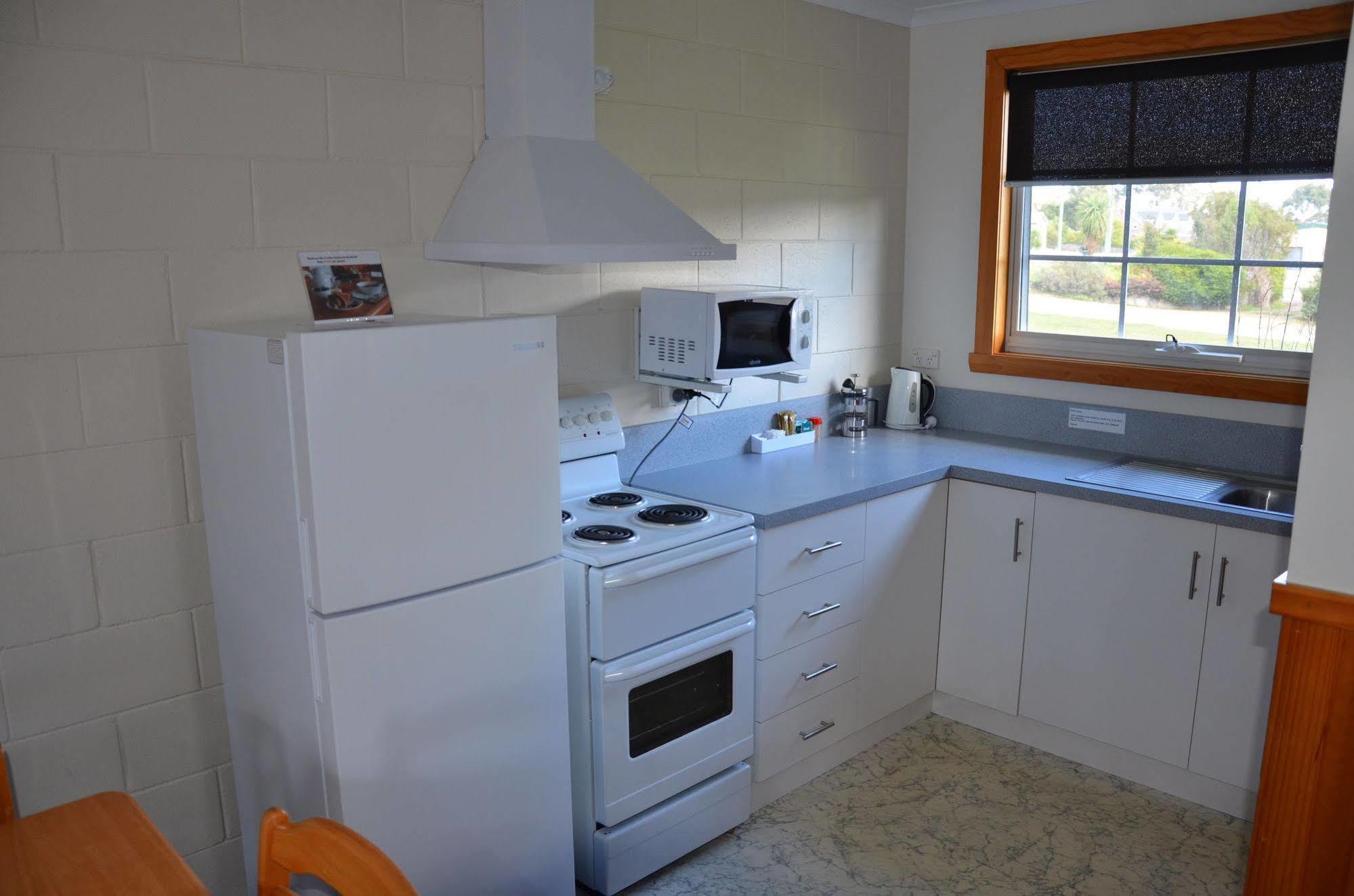 Castaway Holiday Apartments Strahan Exterior photo