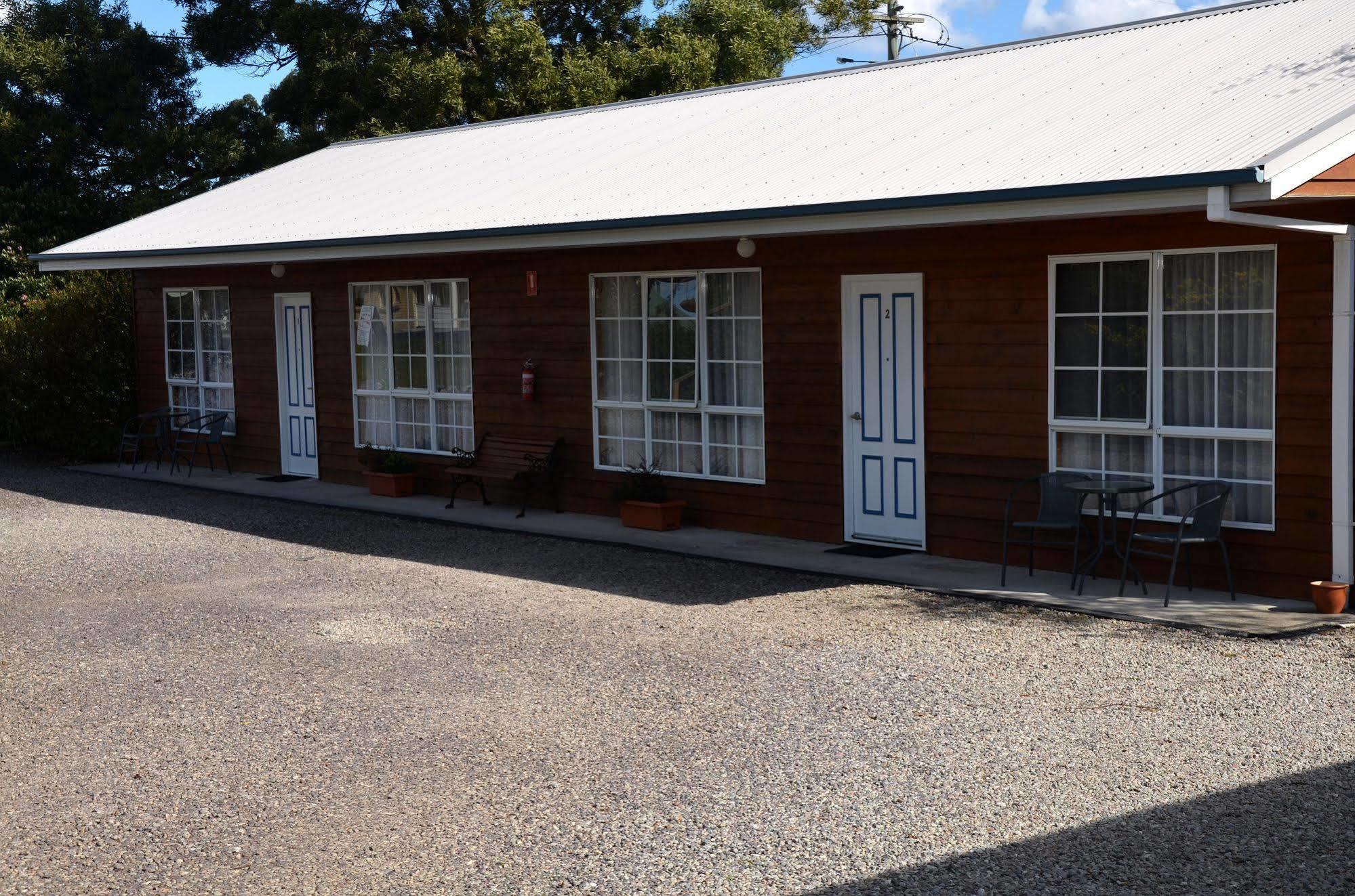 Castaway Holiday Apartments Strahan Exterior photo